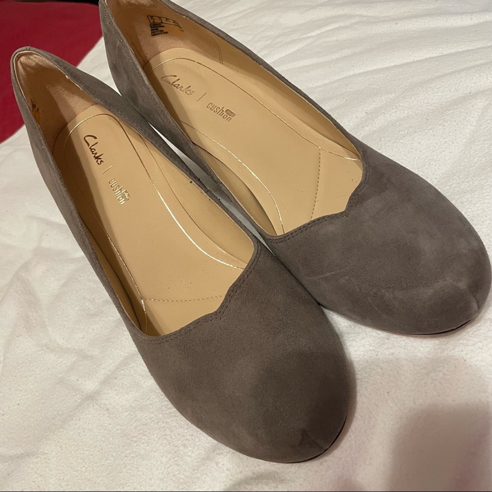 Clarks Women's Heels in Taupe Suede